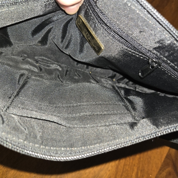 Sleek Black Leather Shoulder Bag - Picture 3 of 6